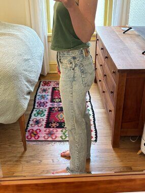 Vintage Women's Levi Jeans - Acid Wash, fits like size 6
